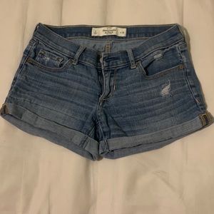 Abercrombie & Fitch Mid-rise Shorts!